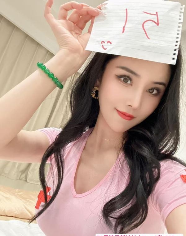 反差婊医美女神回归 2