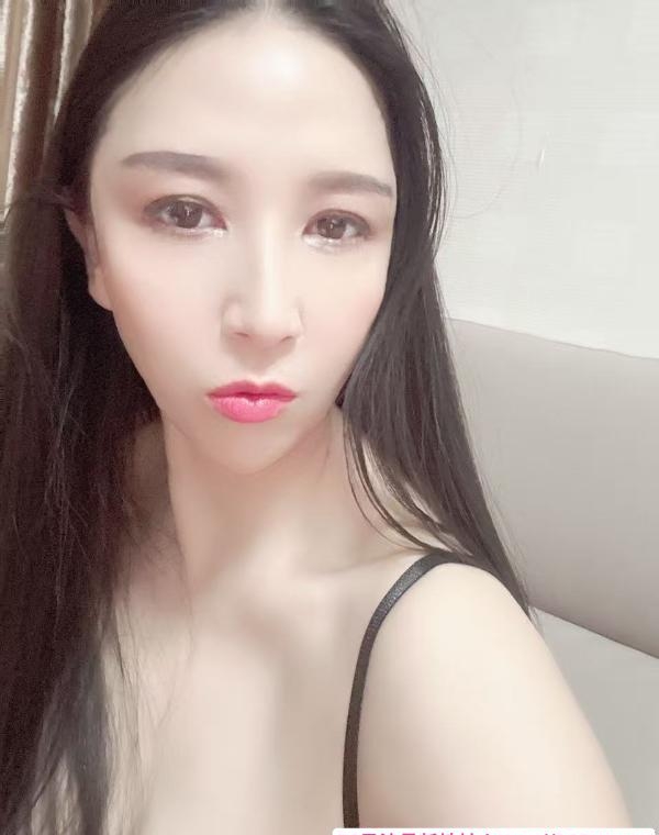 汉口大奶舌吻小姐姐 3