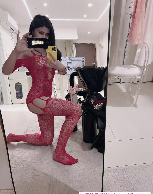 反差婊医美女神回归 3