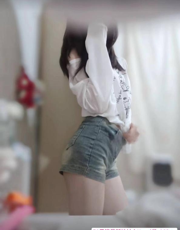 武汉三点粉一线天萌妹 3