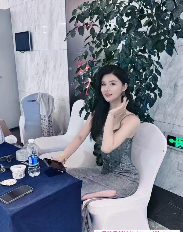 反差婊医美女神回归 4