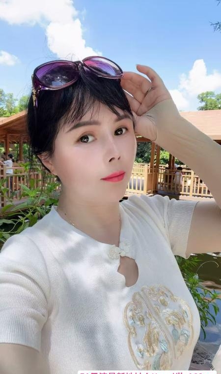 美艳尤物人妻 1