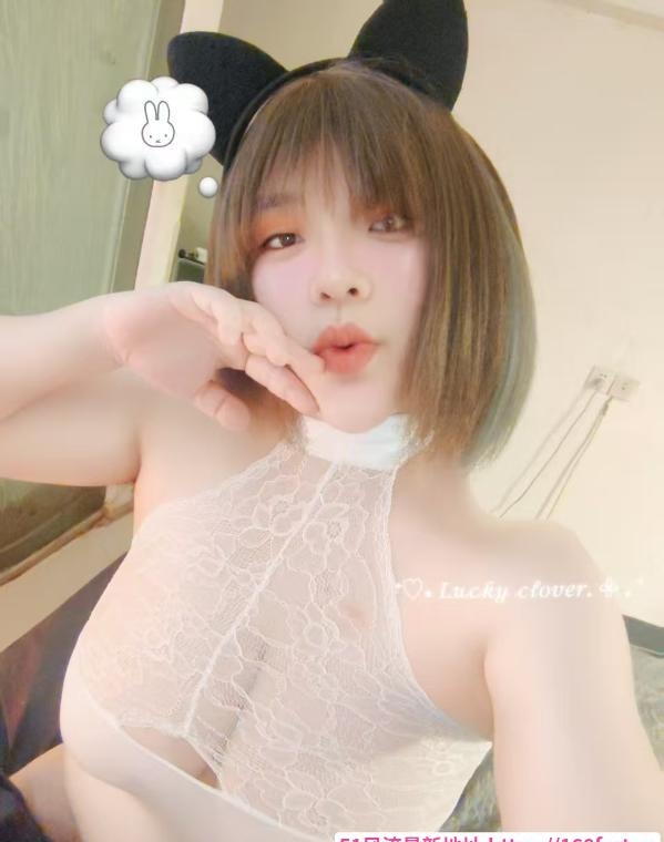 舌吻38F杯御姐 1