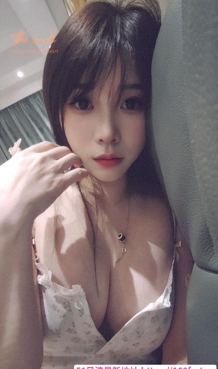 天河舌吻小妖精 1