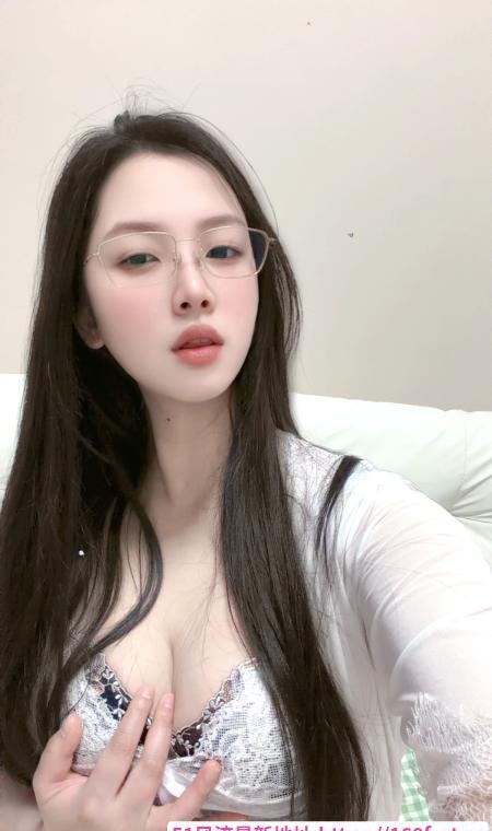 高挑反差明媚儿 1