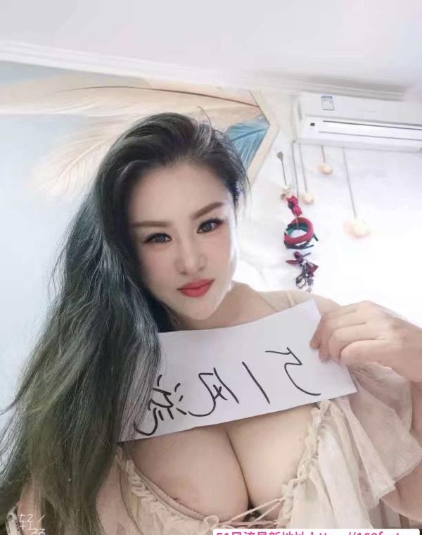 E乳肥臀巨骚少妇 1