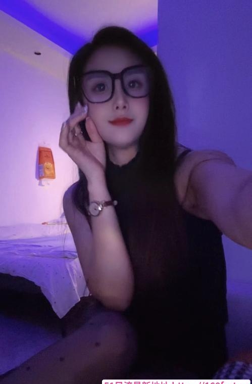 黑丝秋秋老师 1