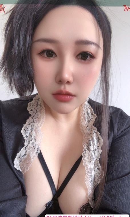 黑丝丰满小姐姐 1