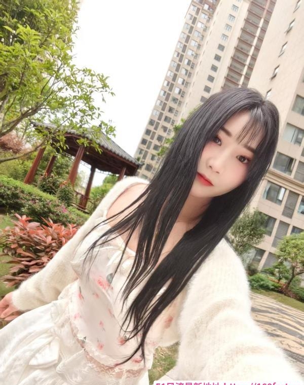光谷大长腿芳芳 1
