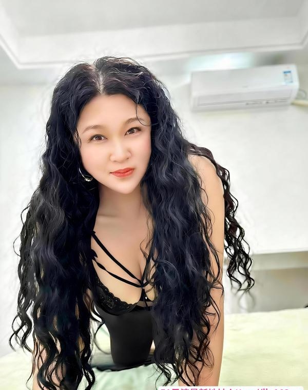 滨江肥臀骚货春节不休 2