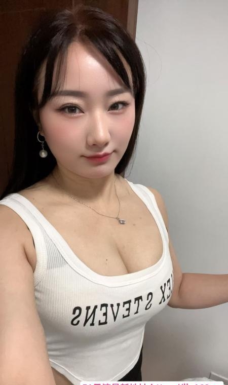 制服大胸小姐姐 2
