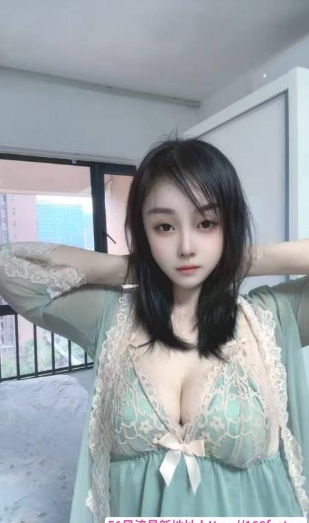 南山白嫩风骚少妇 2