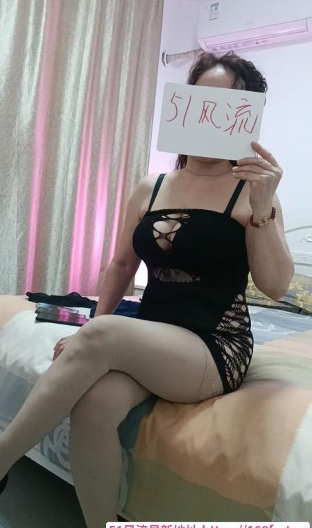 西湖巨乳翘臀熟女 2