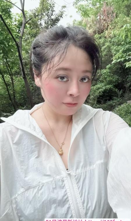 上梅林大奶重庆妹子 2
