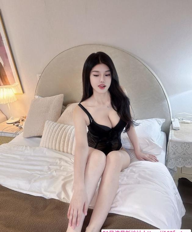 丰满性感肥臀小妹 2
