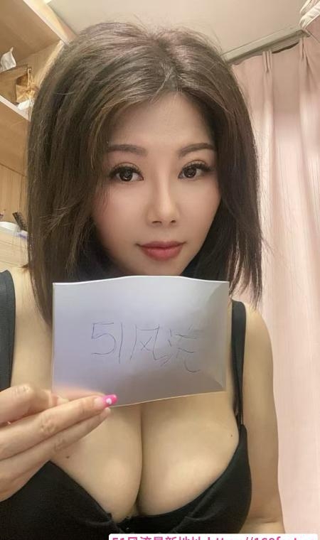 美臀邻家少妇 2