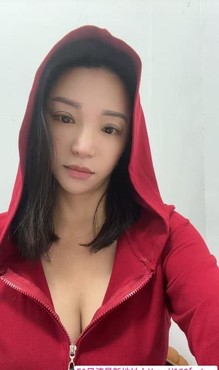 戴眼镜的大奶骚妇 3