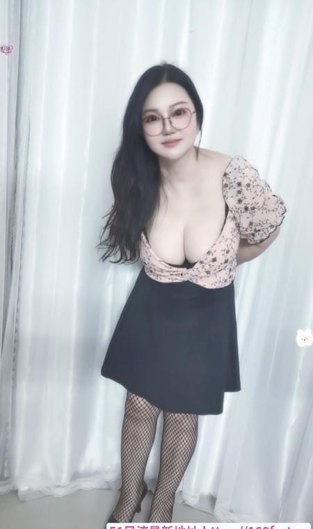 美胸巨臀少妇 3