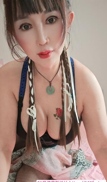 风情翘臀D奶美少妇 3