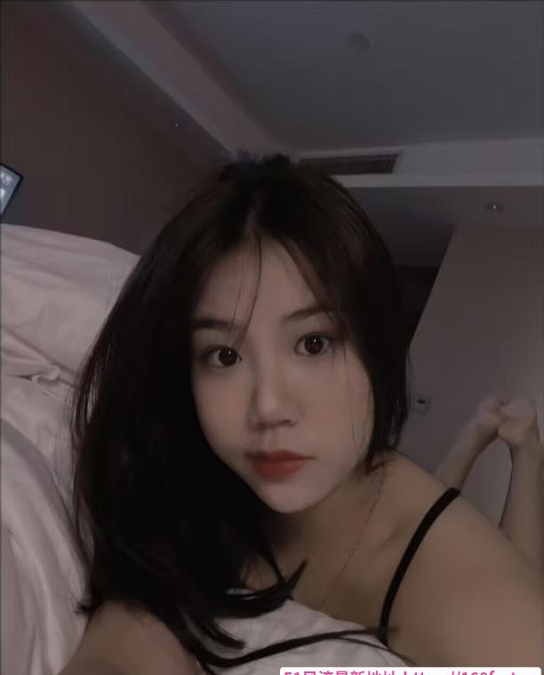 浦东舌吻嫩妹 3