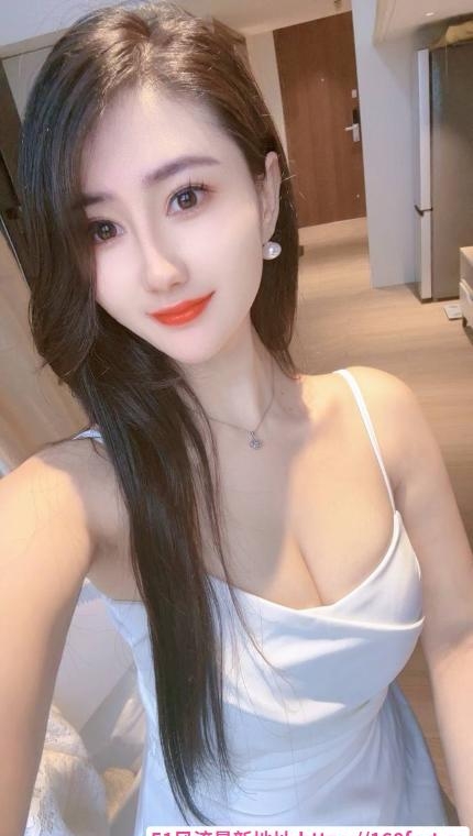 舌吻性感大美美老师 3