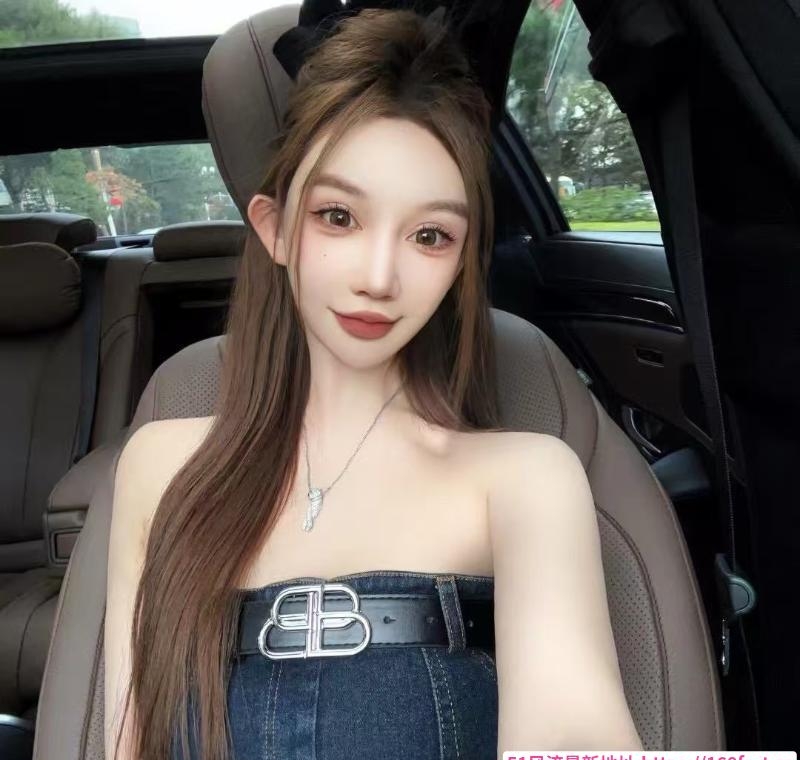 普陀大胸翘臀 4