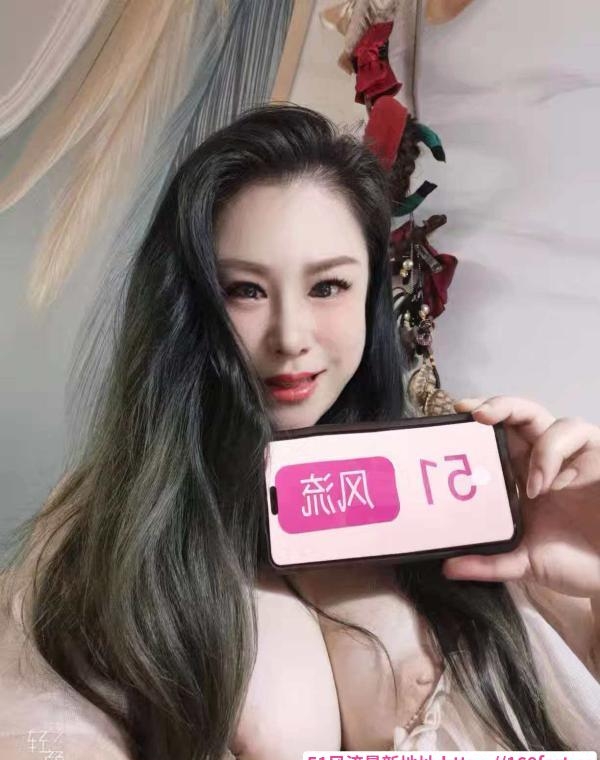 E乳肥臀巨骚少妇 4