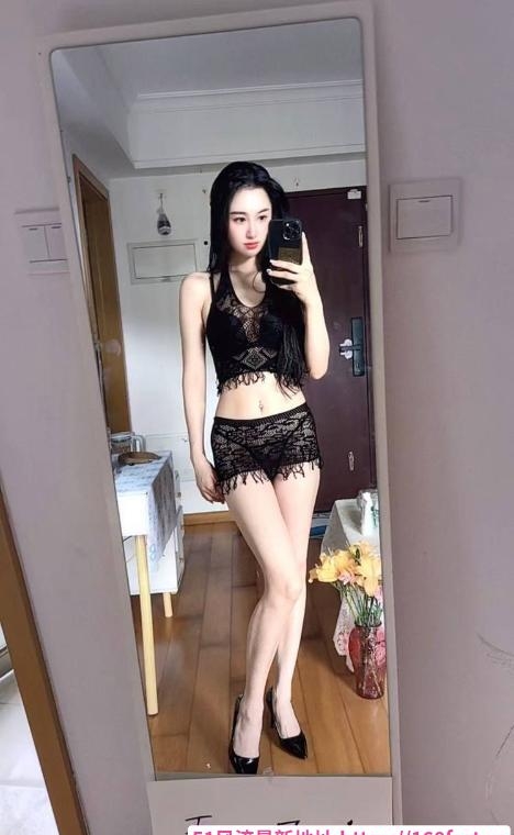 体验舌吻长腿妹子 4