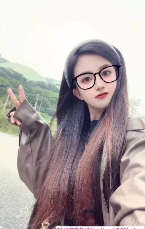 黑丝秋秋老师 4