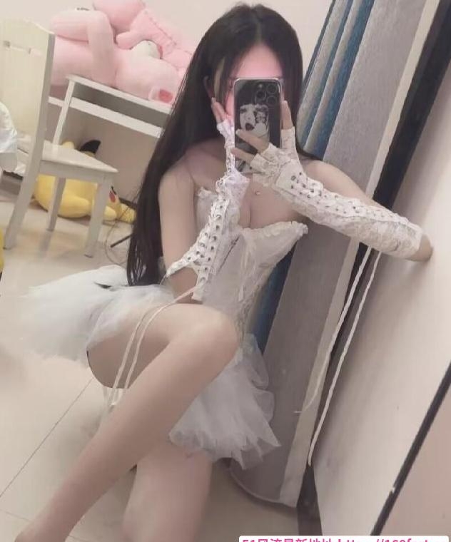 白嫩服务系素素 4