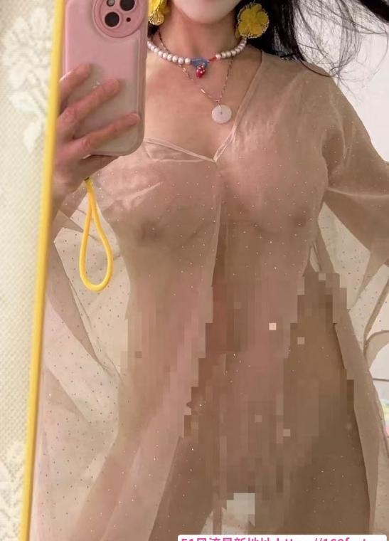 武汉翘臀大胸小女友 1