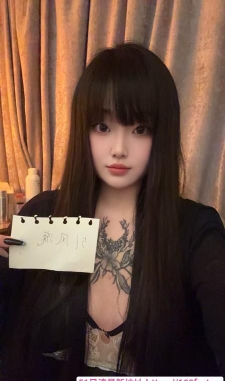 前凸后翘嫩妹珊珊 1