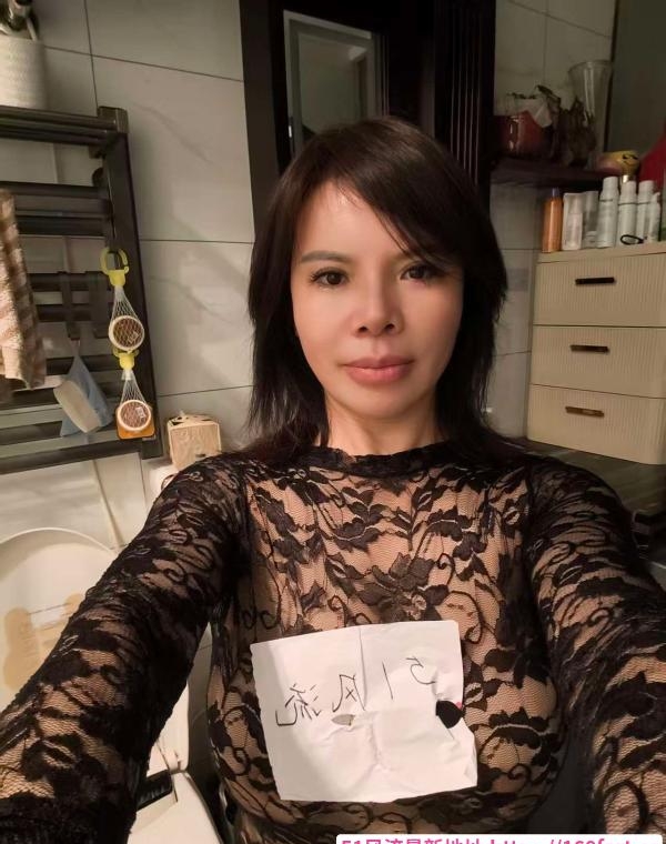 闵行可三通G奶熟女 1