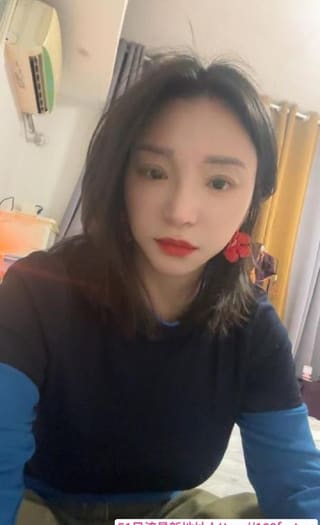 上城眼镜少妇小画