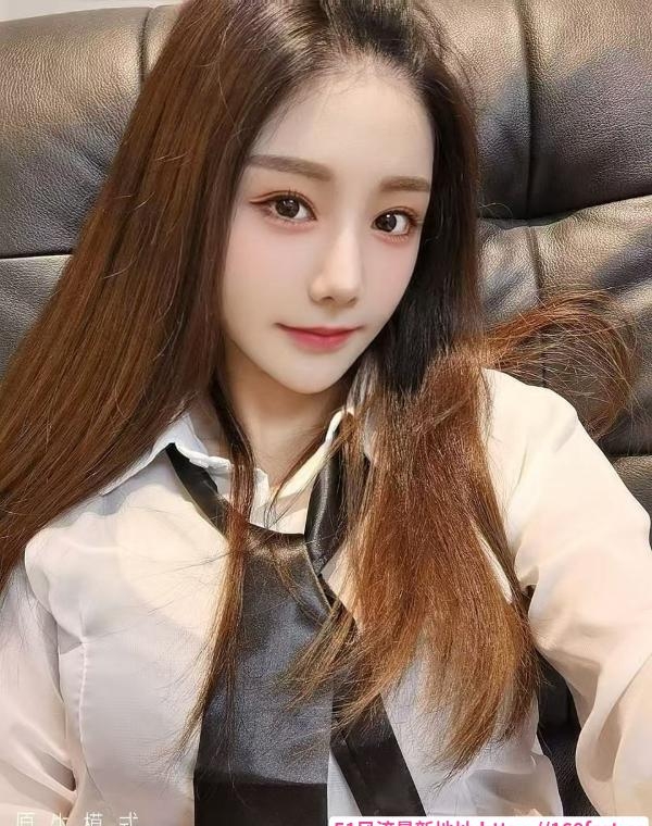 肤白大胸颜值女友绾绾 1