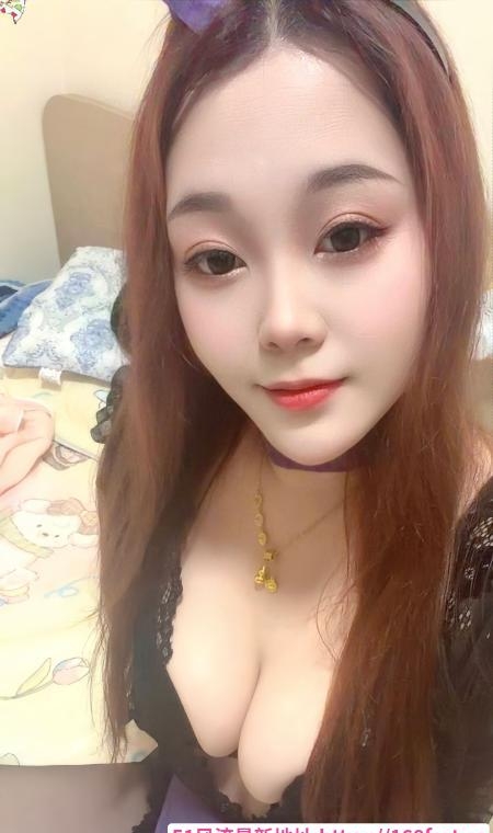 南山丰满巨乳暖暖 1