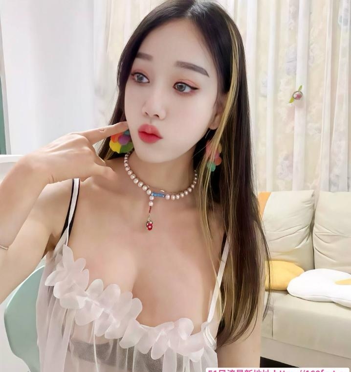 大奶双粉服务系小骚逼 1
