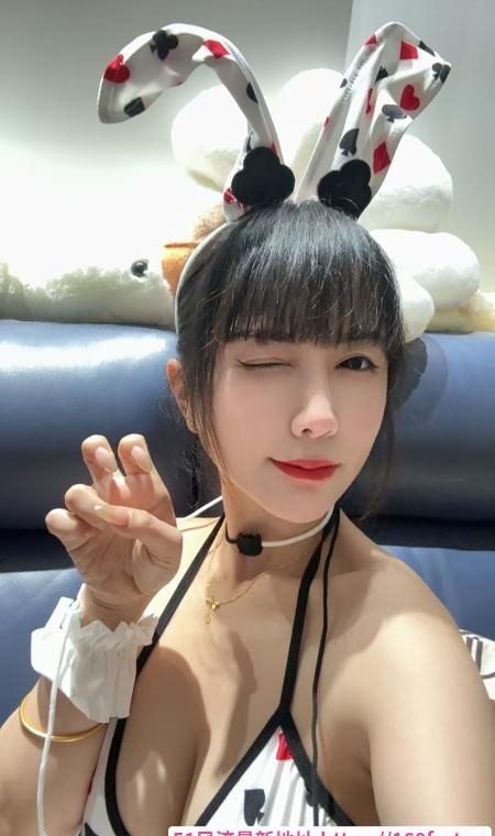 南山童颜巨乳美少妇 1