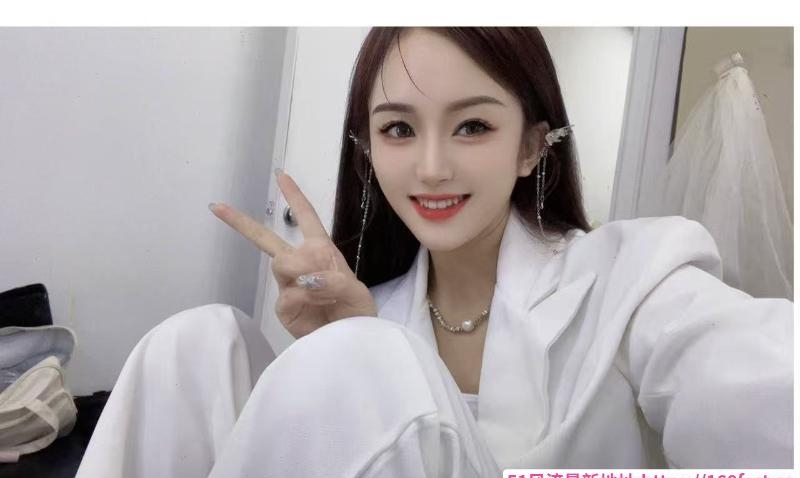 气质小虎牙 1