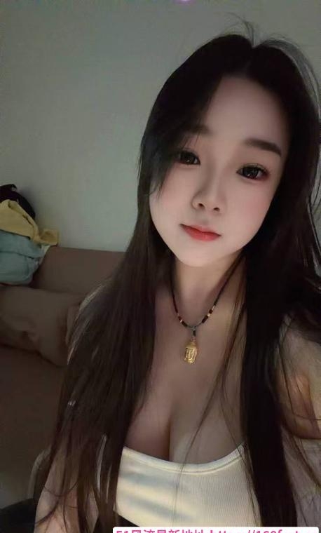 嫩妹逼紧翘臀汁水多 1