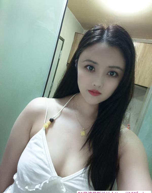 大胸诱人李一桐 1