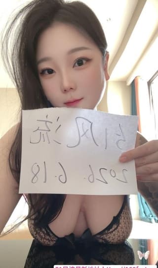 喷水年轻微胖妹妹