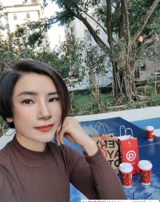 短发娜娜