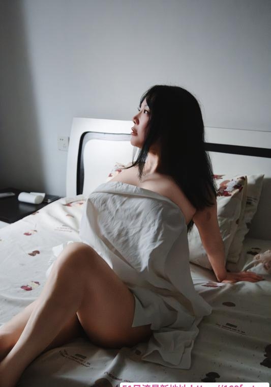 静安大胸软妹 1