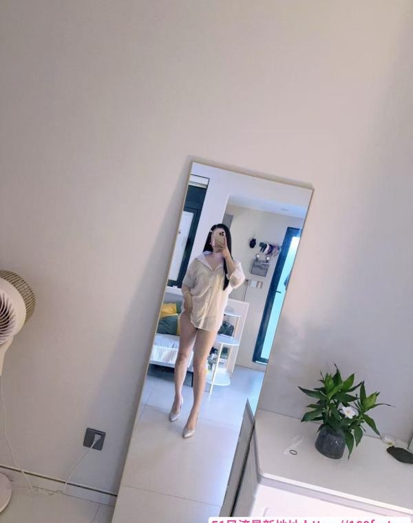 白皮御姐身材好 1