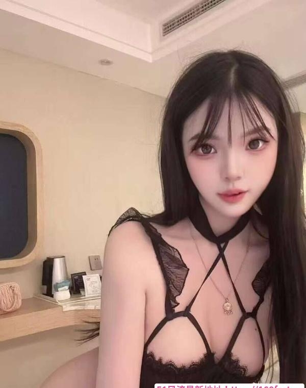 杨浦皙白大奶粉嫩比比 1