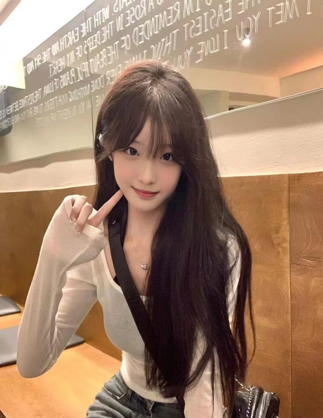 大一学生妹初下海兼职有房 1