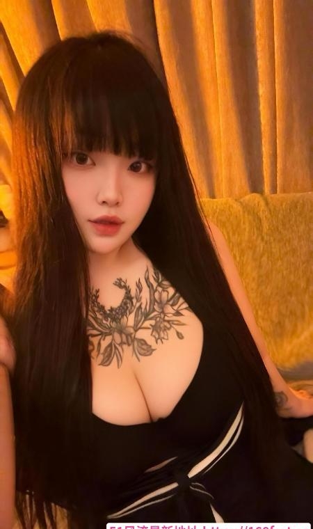 前凸后翘嫩妹珊珊 2
