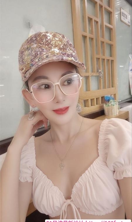 罗湖3张熟女岚姐 2