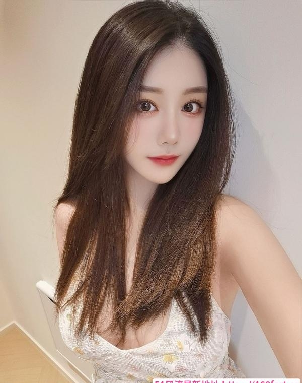 肤白大胸颜值女友绾绾 2